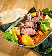 Lammkronen mit Letscho und Erdäpfel