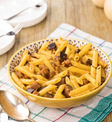 Pennette con spada e melanzane