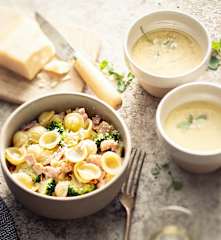 Zupa fasolowa; Makaron w kremowym sosie z boczkiem