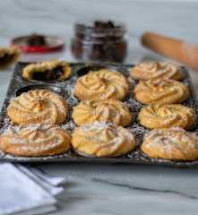 Viennese whirl mince pies