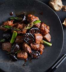 黑蒜芦笋牛肉粒