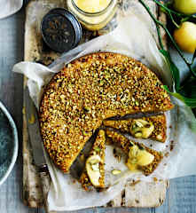 Pistachio and lemon curd cake