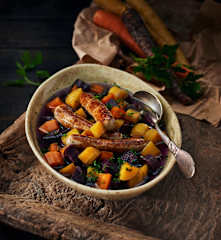 Bunter Möhreneintopf mit Nürnberger Würstchen