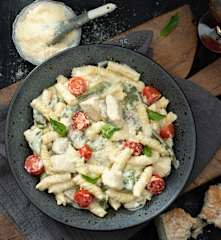 Fusilli con pollo y verduras