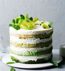 Zielony tort biszkoptowy (green ombre naked cake)