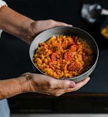 Fideuá con carne y chorizo