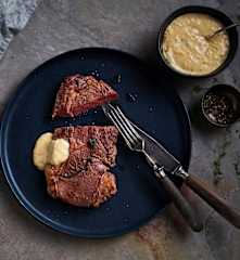 Sous-vide Rare Beef Steak with Béarnaise Sauce