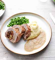 Rôti de porc farci aux dattes, sauce à l'échalote