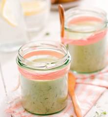 Chłodnik ogórkowy z jogurtem naturalnym i awokado