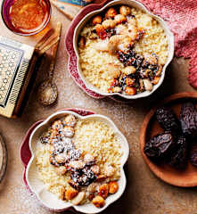 Couscous mit Nüssen und Kokos (كوسكوس الحلو بالمكسرات وجوز الهند والسكر البودرة)