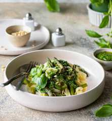 Tagliatelle ze szparagami i pesto bazyliowym