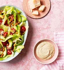 Ensalada César vegana con garbanzos asados