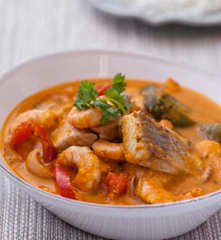 Moqueca de peixe e camarão