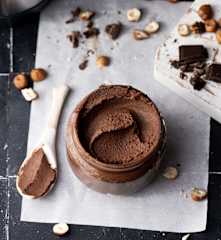 Crema spalmabile alle nocciole e cioccolato fondente