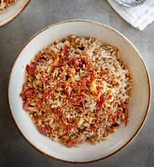 Arroz agridulce con maní y tocino