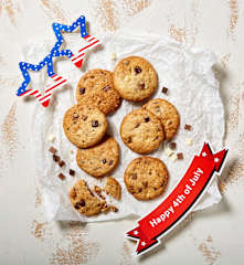 Cookies ai 3 cioccolati e arachidi