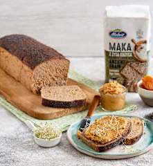 Chleb na zakwasie z krzycą i suszonymi morelami