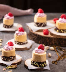 Himbeer-Biskuit-Röllchen