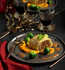 Weihnachtlicher Festtagsbraten mit Kürbispüree und Kohlsprossen (vegan)