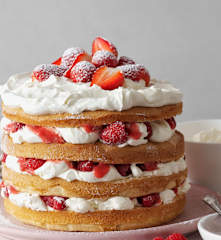 Torta en capas con frutillas