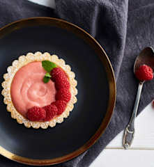 Tartellette con curd ai lamponi