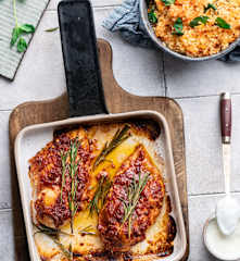 Poulet grillé épicé et couscous de carottes