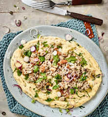 Omeleta s houbami a vinnou klobásou