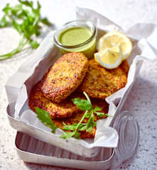 Möhren-Linsen-Bratlinge mit orientalischem Pesto