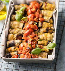 Rollitos de berenjena con crema de zanahoria