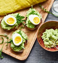 Guacamole et œufs mollets