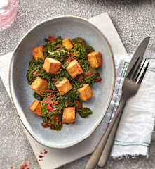 Tofu auf Tomaten-Spinat