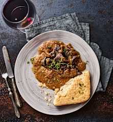 Jelení se šípkovou omáčkou