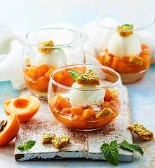Zuppetta tiepida di albicocche con croccante ai pistacchi (Bimby Friend)
