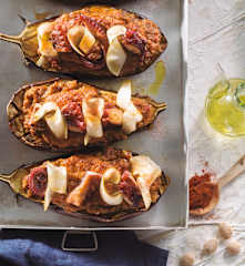 Berenjenas rellenas de pulpo y pera con salsa romesco