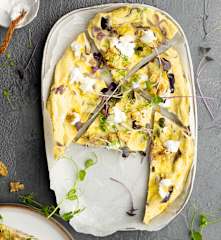 Frittata con formaggio di capra e cipolle caramellate