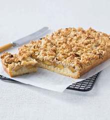 Feijoa crumble slice