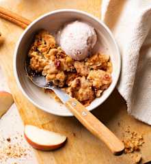 Veganes Apfel-Nuss-Crumble mit Rumrosinen