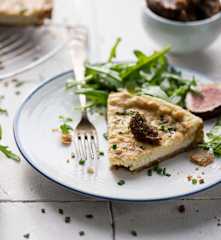 Quiche de cinco quesos con mermelada de higos