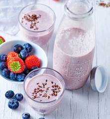 Erdbeer-Blaubeer-Proteinshake