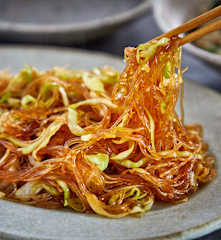 包菜炒粉丝
