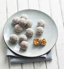 Carrot cake bliss balls