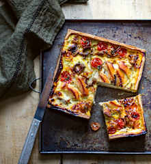Tarte aux champignons, poulet et tomates