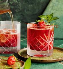 Erdbeer-Kombucha-Mocktail