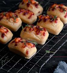 Minicakes salés au fromage et à la framboise