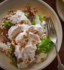 荞麦鸡胸核桃色拉配蓝波奶酪汁