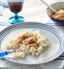 Makarounes tis kassou (Macarrones con cebolla caramelizada) - Grecia