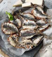 Boquerones rellenos de jamón y queso