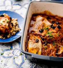 Pescado al horno al estilo griego con bulgur