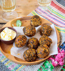 Croquettes au cresson et dip au yaourt