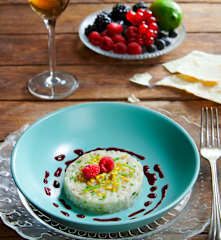 Tartare di branzino con coulis ai frutti di bosco